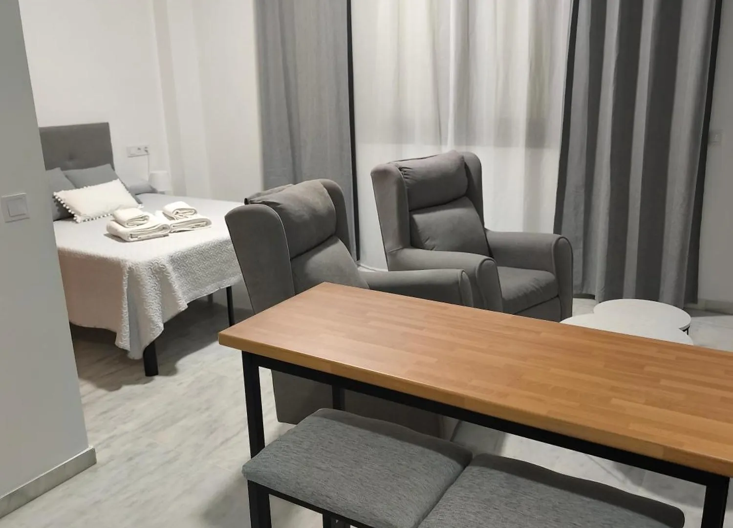 Apartamento Fibes II Edificio Lux Sevilla 0*, セビリア スペイン